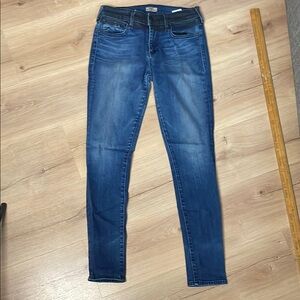 True Religion Halle Mid Rise Super Skinny Blue Jeans. Size 26. GUC.‎